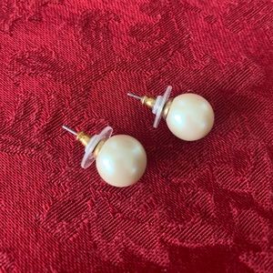 Faux Pearl stud earrings. EUC
